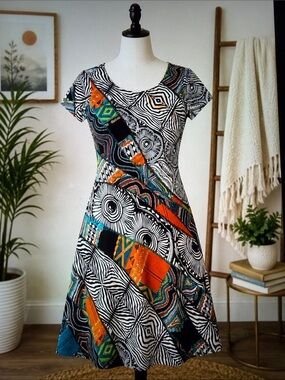 BRIANNA ABSTRACT TRIBAL FIT & FLARE DRESS SIZE MEDIUM